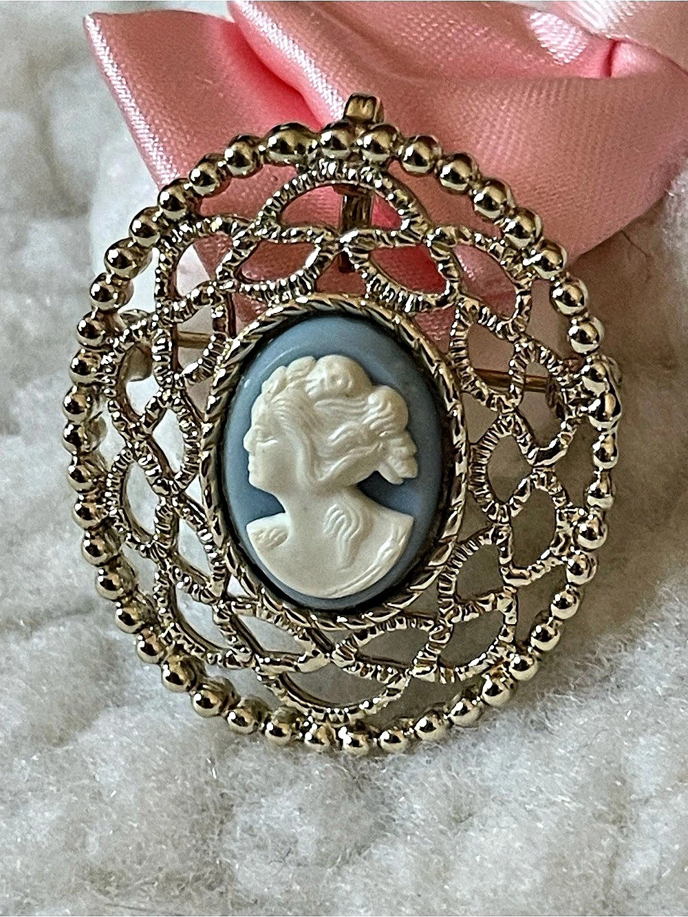 Vintage 1957 Sarah Coventry Singed SC Brooch Pendant Cameo Lace Blue White